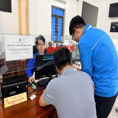 ĐOÀN PHƯỜNG LÊ ĐẠI HÀNH DUY TRÌ HIỆU QUẢ TỔ CÔNG NGHỆ SỐ CỘNG ĐỒNG, PHÂN CÔNG ĐOÀN VIÊN THANH NIÊN HỖ TRỢ TẠI BỘ PHẬN MỘT CỬA